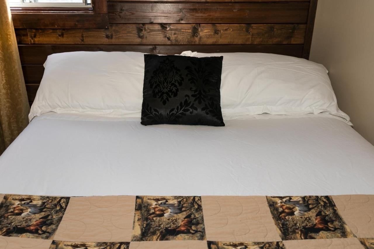 The Cochrane Rockyview Hotel Ngoại thất bức ảnh